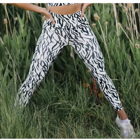 Zyia Active Safari Zebra Striped Pocket Brilliant Hi-Rise 7/8 24" Size 8-10 - Picture 5 of 16